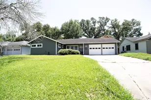 316 Carnation St, Lake Jackson, TX 77566 - Photo 3