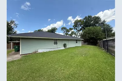 5651 Lyndhurst Drive, Houston, TX 77033 - Photo 23