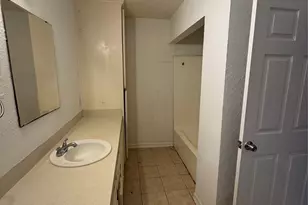 5651 Lyndhurst Dr, Houston, TX 77033 - Photo 19