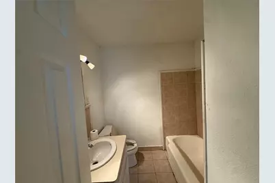 5651 Lyndhurst Drive, Houston, TX 77033 - Photo 15