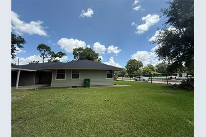 5651 Lyndhurst Drive, Houston, TX 77033 - Photo 21