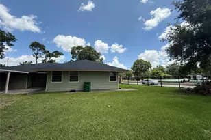5651 Lyndhurst Dr, Houston, TX 77033 - Photo 21