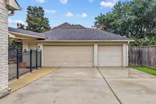 2876 Match Point Ln, Friendswood, TX 77546 - Photo 5