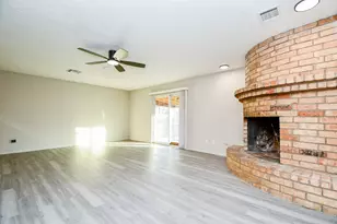 1302 Brookmeade Ct, Deer Park, TX 77536 - Photo 3