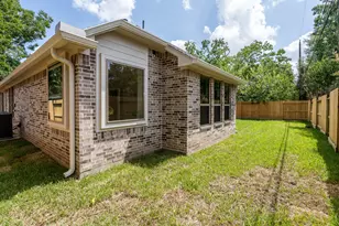 4601 Hummingbird St, Houston, TX 77035 - Photo 27