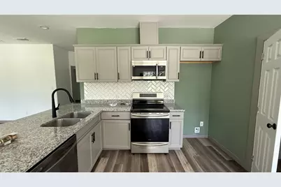 10428 Royal Adrian Drive, Conroe, TX 77303 - Photo 9