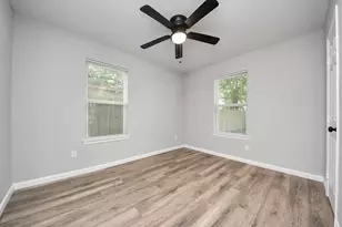 4914 Angleton St, Houston, TX 77033 - Photo 9