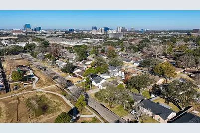 9634 Windswept Lane, Houston, TX 77063 - Photo 43