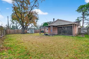 9634 Windswept Ln, Houston, TX 77063 - Photo 33