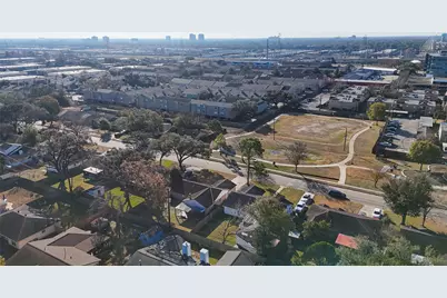 9634 Windswept Lane, Houston, TX 77063 - Photo 39