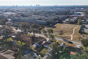 9634 Windswept Ln, Houston, TX 77063 - Photo 39