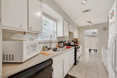 9634 Windswept Lane, Houston, TX 77063 - Photo 17