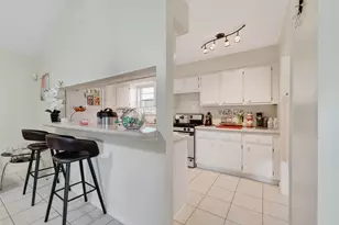 9634 Windswept Ln, Houston, TX 77063 - Photo 13