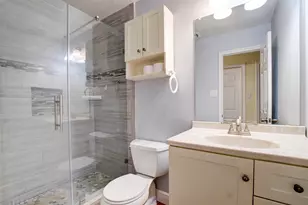 11840 Spring Grove Dr, Houston, TX 77099 - Photo 9