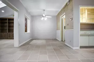 1412 Walnut Bend Ln, Houston, TX 77042 - Photo 3