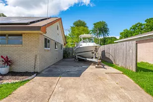 1222 24th Ave N, Texas City, TX 77590 - Photo 5