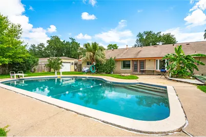 1222 24th Avenue N, Texas City, TX 77590 - Photo 1