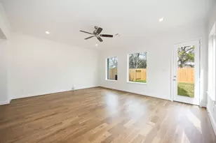 1125 E 24th St, Houston, TX 77009 - Photo 9