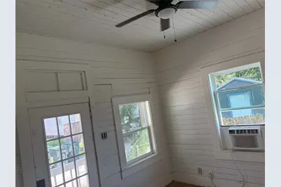 3122 Avenue M 1/2, Galveston, TX 77550 - Photo 11