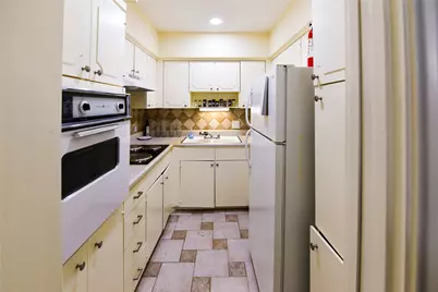 2601 Bellefontaine Street #C111, Houston, TX 77025 - Photo 9