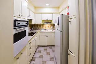 2601 Bellefontaine St, Houston, TX 77025 - Photo 9
