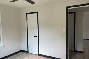 800 S 2nd St, La Porte, TX 77571 - Photo 11