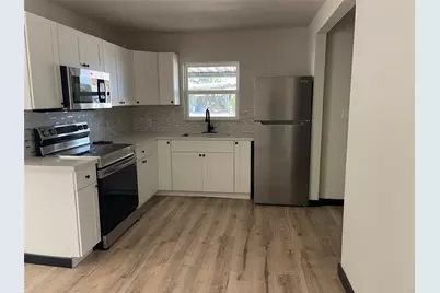 800 S 2nd Street, La Porte, TX 77571 - Photo 3