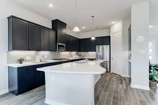 3921 Peacock Isle Dr, Dickinson, TX 77539 - Photo 11