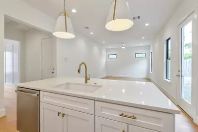 1114 Pearlwood Drive, Houston, TX 77008 - Photo 9