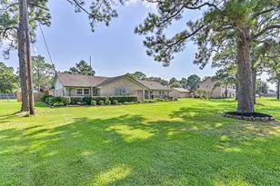 803 Greenbriar Ave, Friendswood, TX 77546 - Photo 1