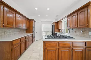 2701 St Andrews Pl, League City, TX 77573 - Photo 11