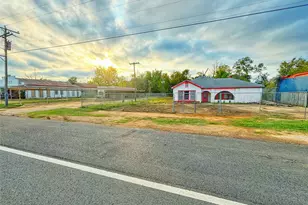 805 S Fourth St, Crockett, TX 75835 - Photo 9