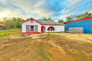 805 S Fourth St, Crockett, TX 75835 - Photo 1