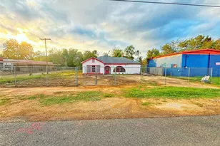 805 S Fourth St, Crockett, TX 75835 - Photo 3