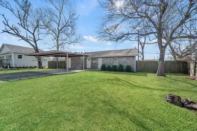 101 Lincoln Cedar Drive, Baytown, TX 77523 - Photo 3