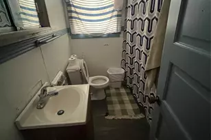 102 S Victoria St, Victoria, TX 77901 - Photo 5