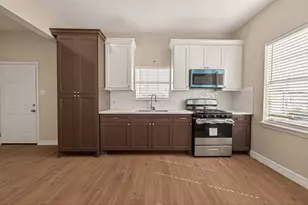 7927 Brays St, Houston, TX 77012 - Photo 9