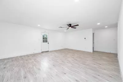 10402 Rancho Bernardo Lane, Sugar Land, TX 77498 - Photo 9