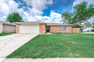10402 Rancho Bernardo Ln, Sugar Land, TX 77498 - Photo 3