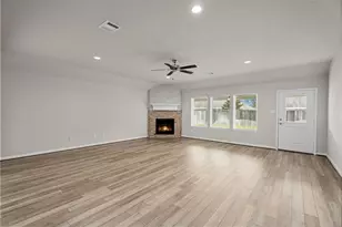 2221 Hay Field Ct, Conroe, TX 77384 - Photo 9