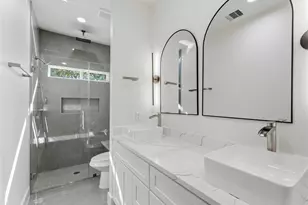 8318 Brandon St, Houston, TX 77051 - Photo 17