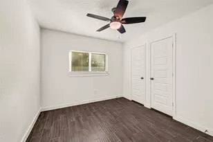 2239 Pilgrims Point Dr, Friendswood, TX 77546 - Photo 17