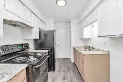 9700 Leawood Boulevard #1806, Houston, TX 77099 - Photo 7