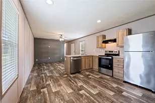 8700 Patricia Ln, Hitchcock, TX 77563 - Photo 9