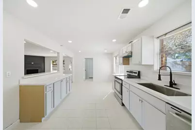7230 Bayou Forest Drive, Houston, TX 77088 - Photo 13