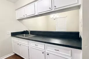 321 E Cedar St, Angleton, TX 77515 - Photo 7