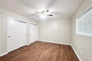 321 E Cedar St, Angleton, TX 77515 - Photo 11