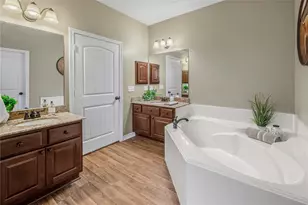 1723 Creekside Cir, College Station, TX 77845 - Photo 17