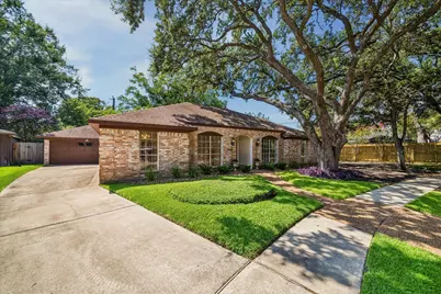 9402 Brig O Doon Circle, Houston, TX 77096 - Photo 3