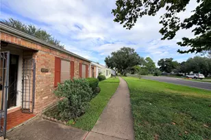 8808 Wilcrest Dr, Houston, TX 77099 - Photo 3